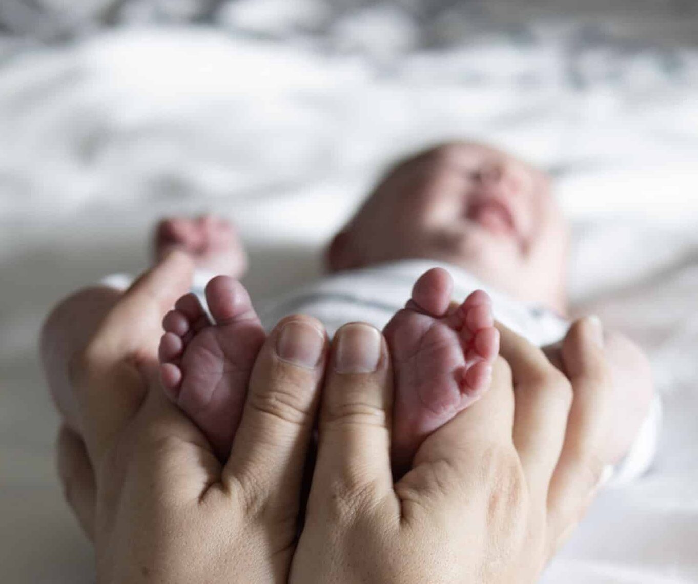 Photo des petits pieds de bébé